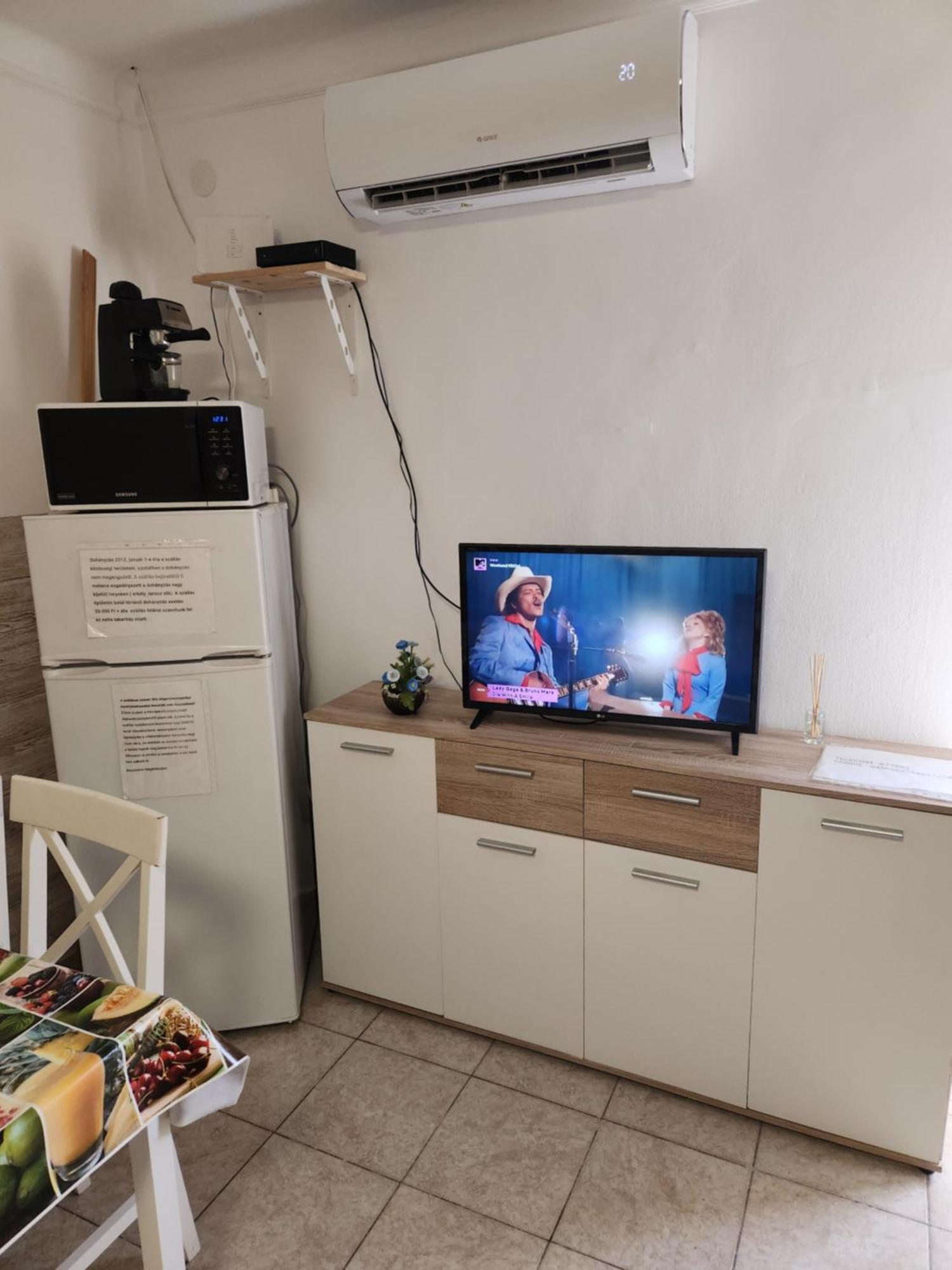 Orsi Apartman / Vendeghaz Kecskemét Extérieur photo
