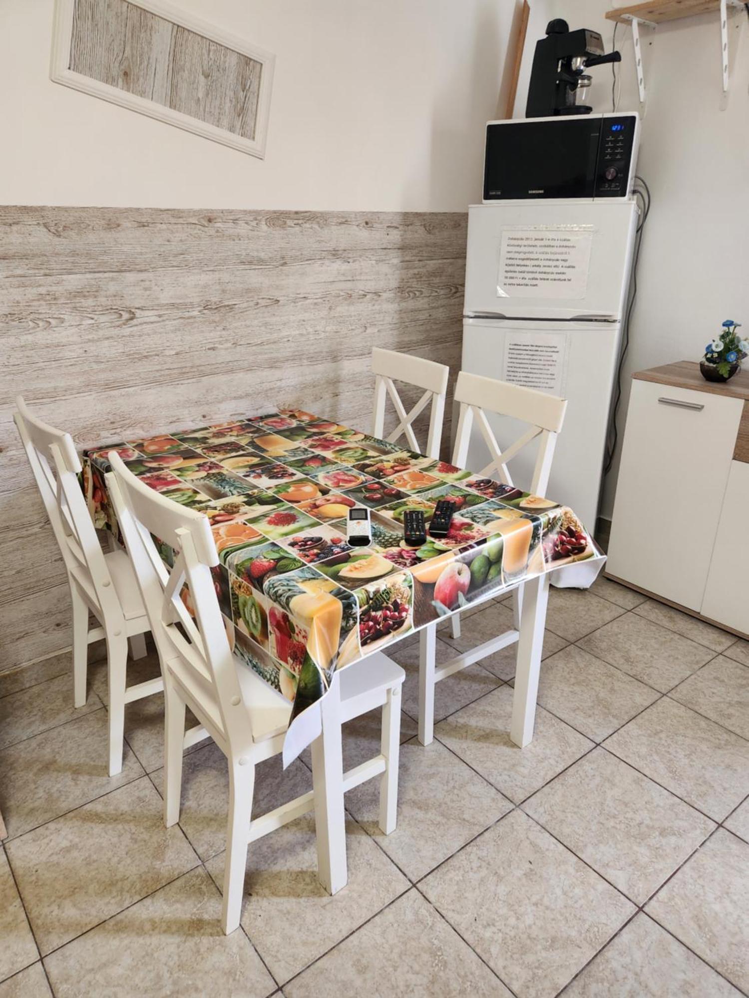 Orsi Apartman / Vendeghaz Kecskemét Extérieur photo